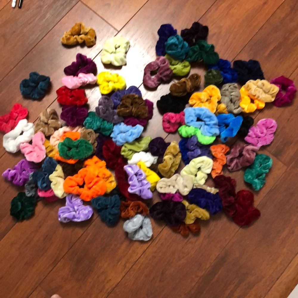 88 Velvet scrunches
